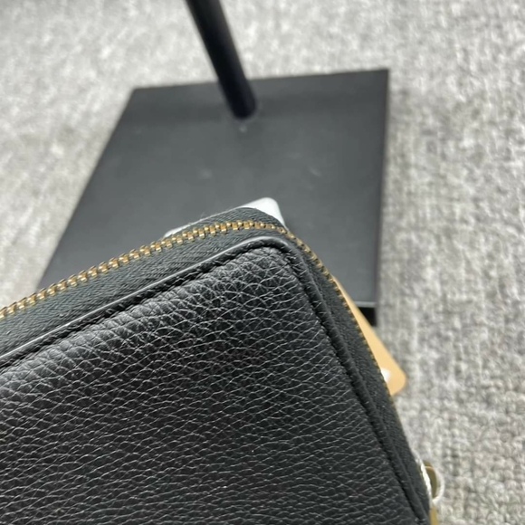 100% Authentic Gucci Leather Wallet 235-10924 - Picture 10 of 12